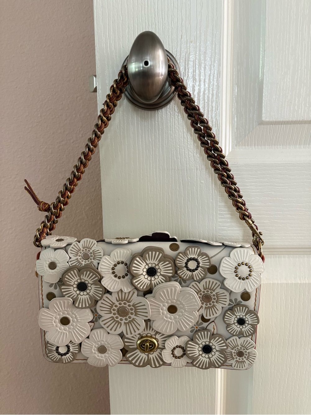 Coach White Floral Tea Rose Dinky crossbody/Shoulder Bag with detachable Strap
